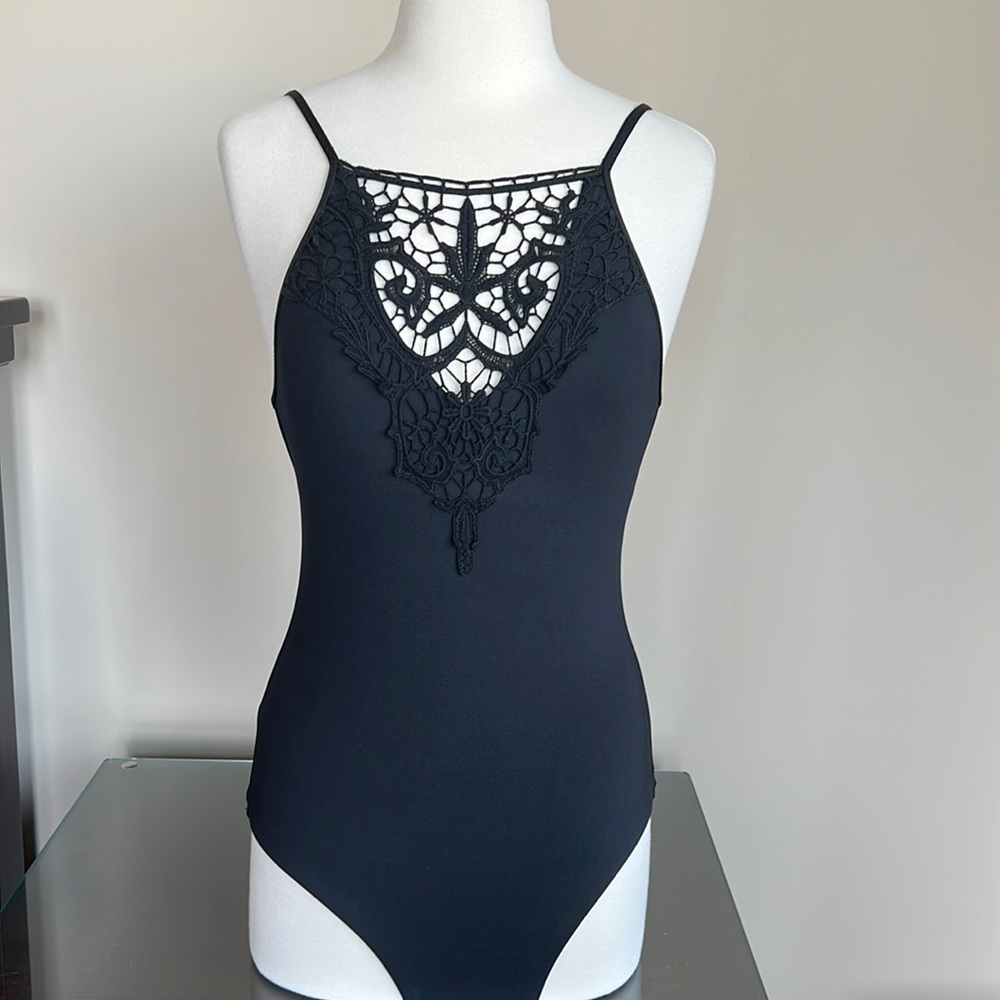 BEAUTIFUL BATHING SUIT WITH CROCHET DETAIL